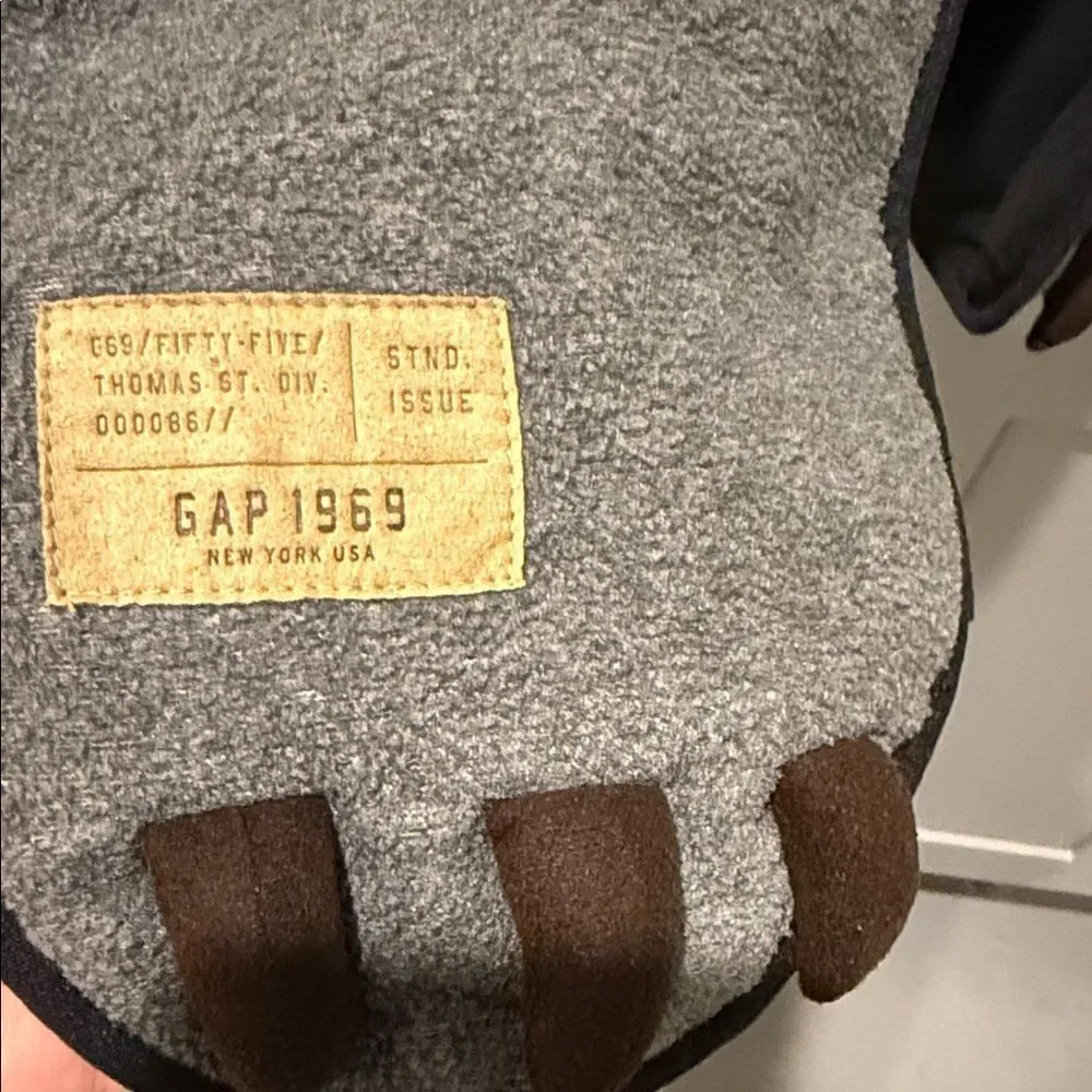Gray and black kids Gap scarf 🧣